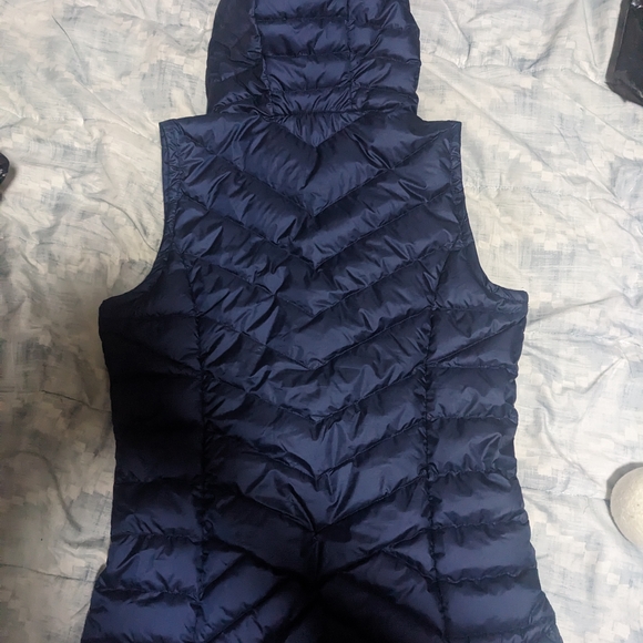 Lole Navy Puffer Vest - Picture 4 of 5